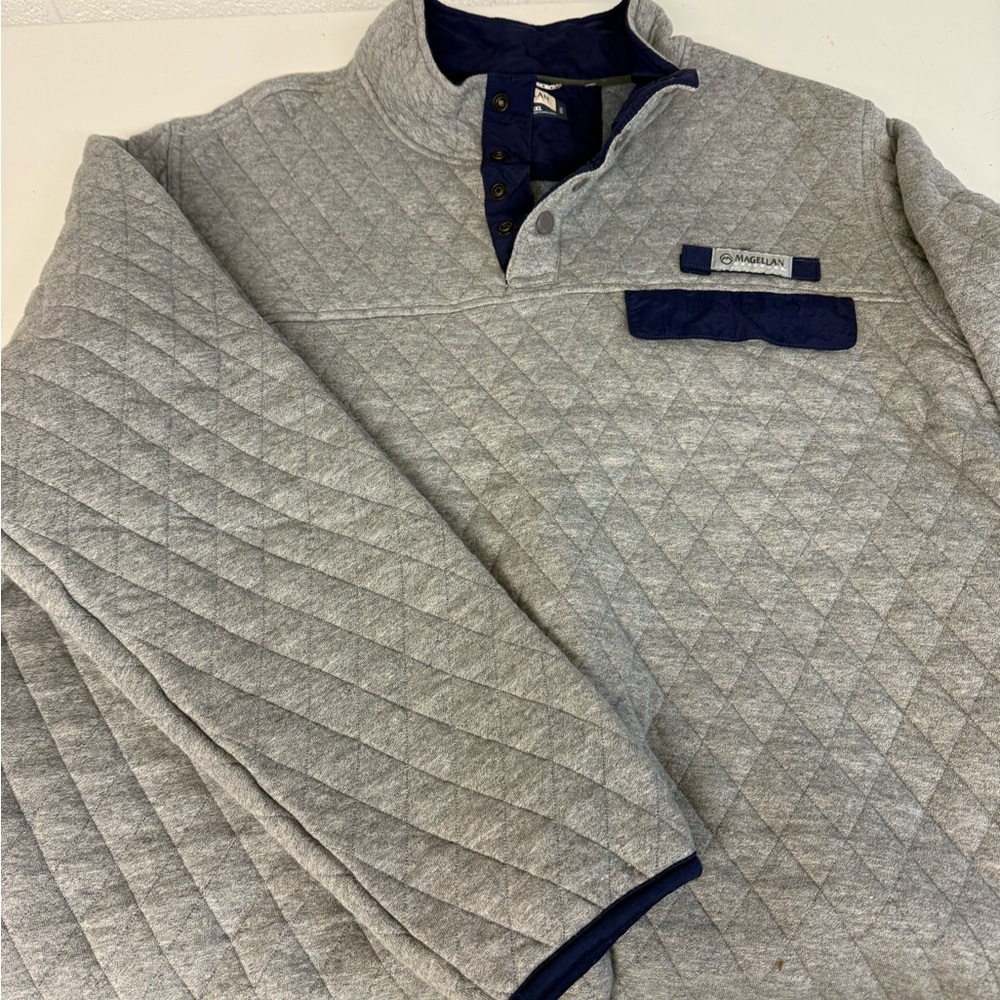 Magellan Heather Gray Quilted Pullover with Dark Blue Details